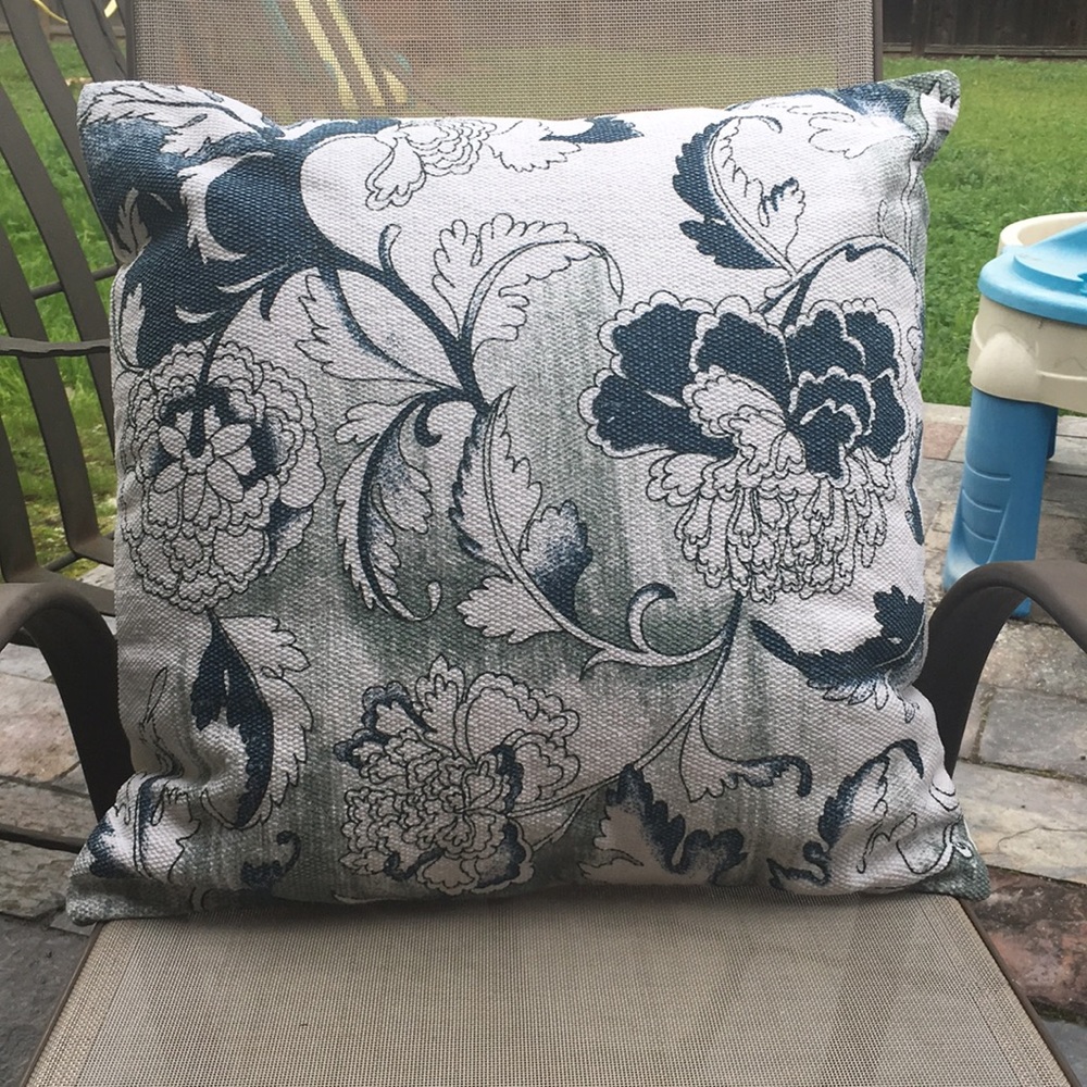 Toss Pillow (second pillow)